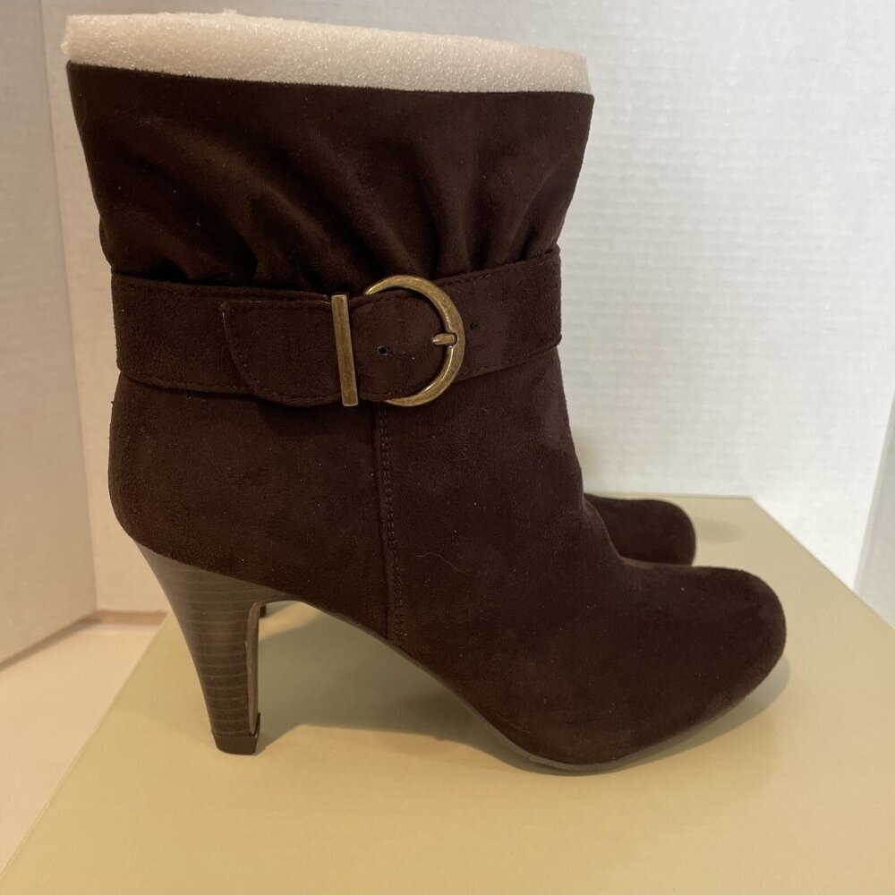 Laura Ashley Faux Suede Booties Heels Women's 6.5 Chocolate Buckle Heritage NIB - Picture 3 of 13